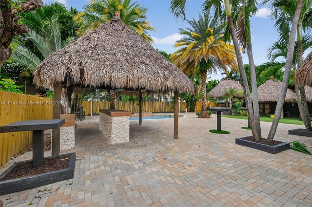 465 NW 153rd St, Miami, FL 33169