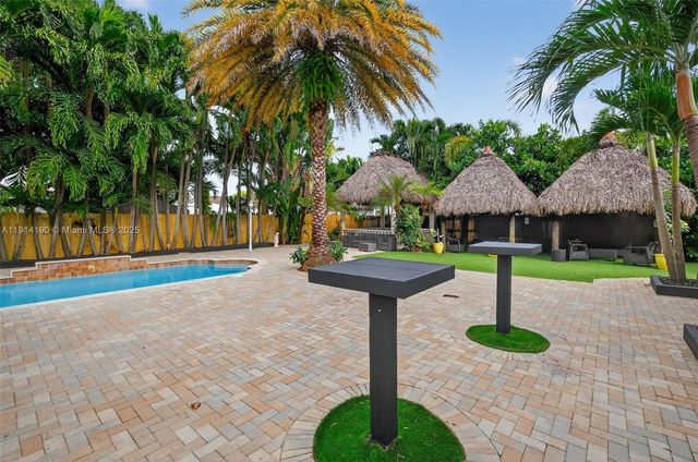 465 NW 153rd St, Miami, FL 33169