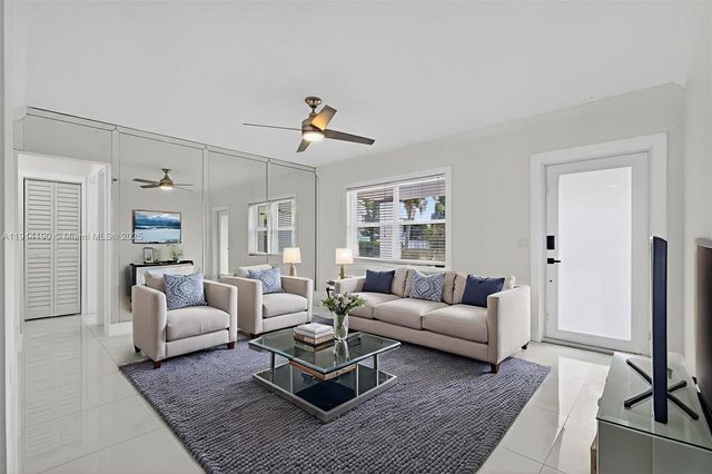 465 NW 153rd St, Miami, FL 33169