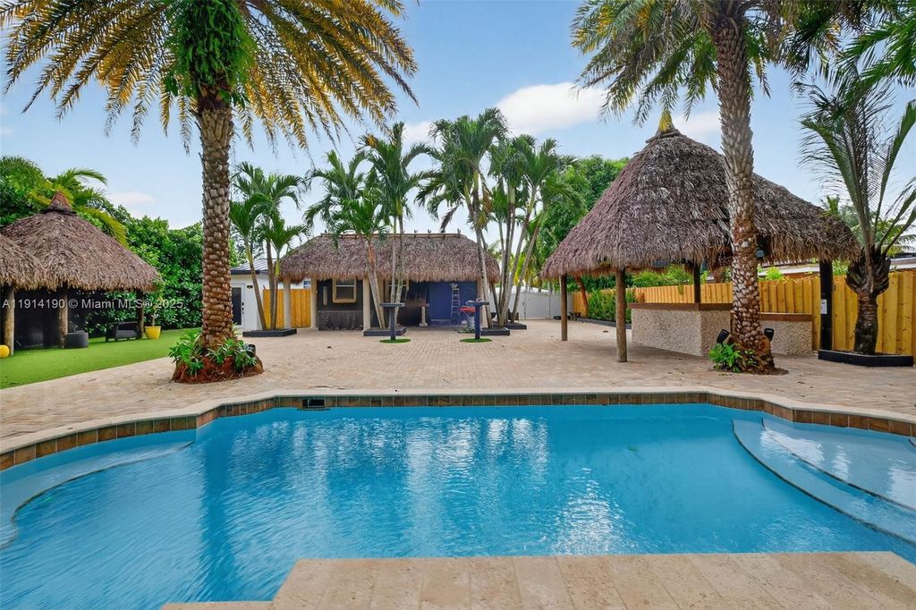 465 NW 153rd St, Miami, FL 33169