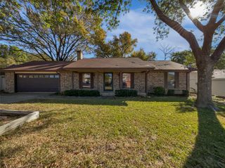 806 SE 4th Street, Grand Prairie, TX 75051