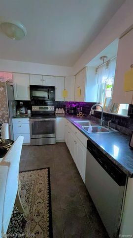 6571 N Vernon Street, Dearborn Heights, MI 48127