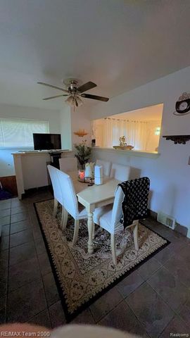 6571 N Vernon Street, Dearborn Heights, MI 48127