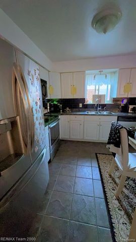 6571 N Vernon Street, Dearborn Heights, MI 48127