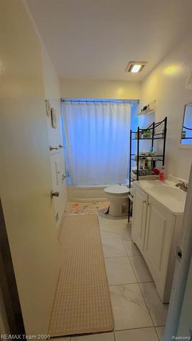 6571 N Vernon Street, Dearborn Heights, MI 48127