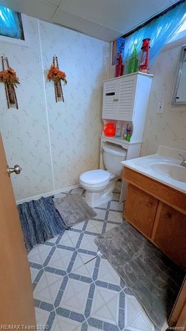 6571 N Vernon Street, Dearborn Heights, MI 48127