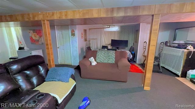 6571 N Vernon Street, Dearborn Heights, MI 48127
