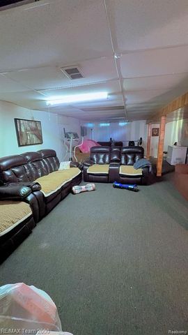 6571 N Vernon Street, Dearborn Heights, MI 48127