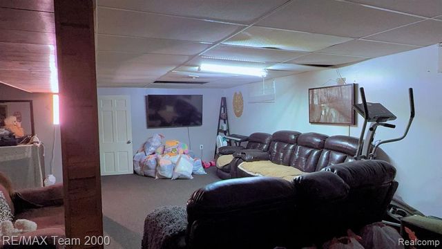6571 N Vernon Street, Dearborn Heights, MI 48127