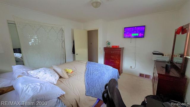 6571 N Vernon Street, Dearborn Heights, MI 48127