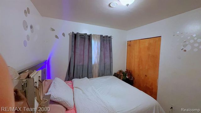 6571 N Vernon Street, Dearborn Heights, MI 48127