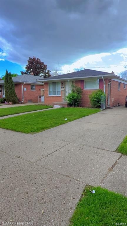 6571 N Vernon Street, Dearborn Heights, MI 48127