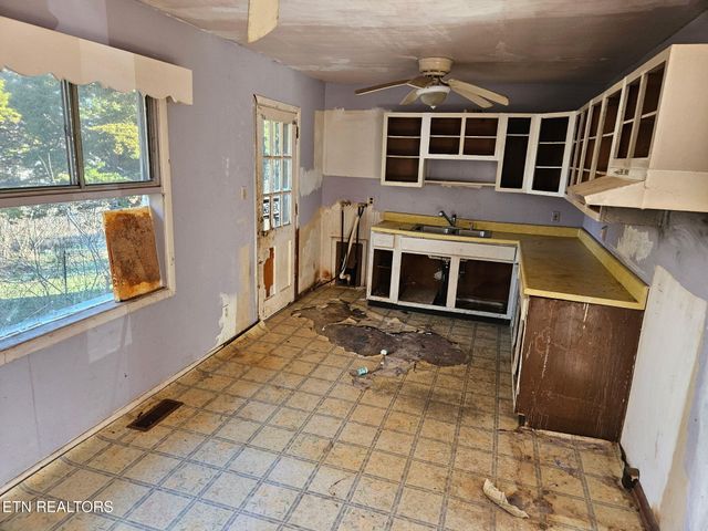 4601 Tanglewood Rd, Knoxville, TN 37912