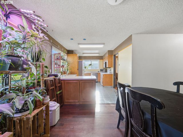 1960 Sw 13TH Ct, Gresham, OR 97080