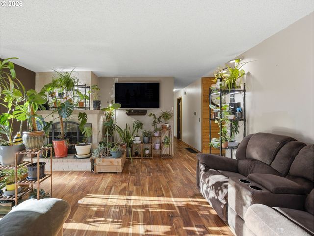 1960 Sw 13TH Ct, Gresham, OR 97080