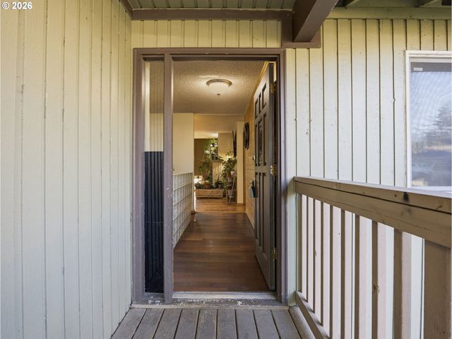 1960 Sw 13TH Ct, Gresham, OR 97080