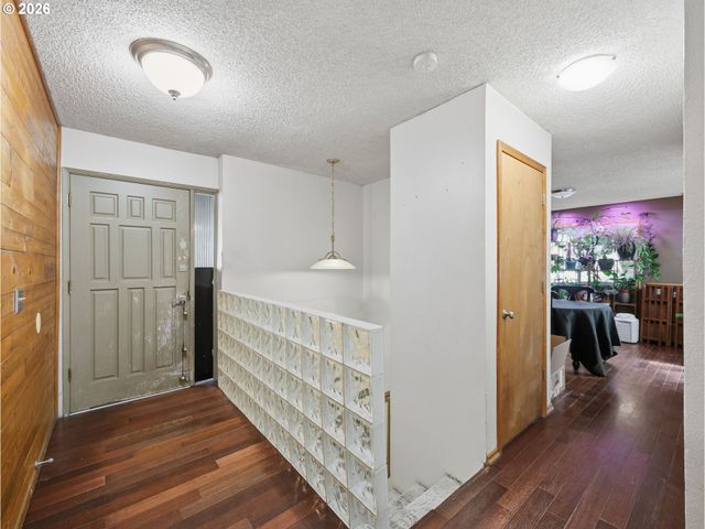 1960 Sw 13TH Ct, Gresham, OR 97080