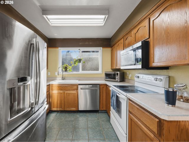 1960 Sw 13TH Ct, Gresham, OR 97080