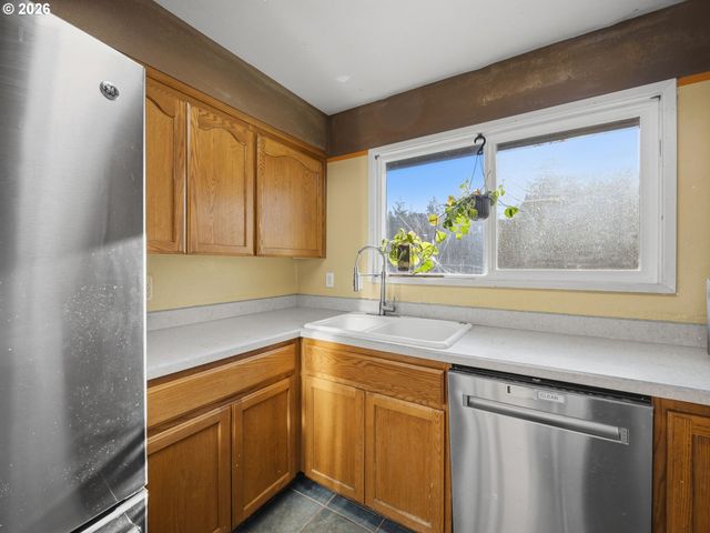 1960 Sw 13TH Ct, Gresham, OR 97080