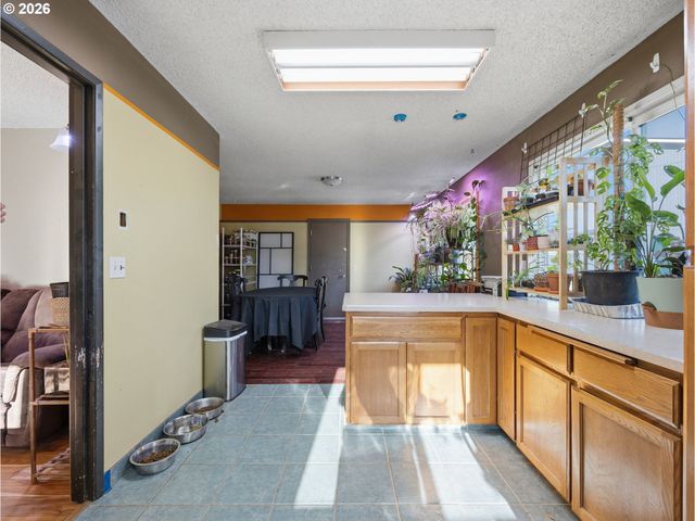 1960 Sw 13TH Ct, Gresham, OR 97080