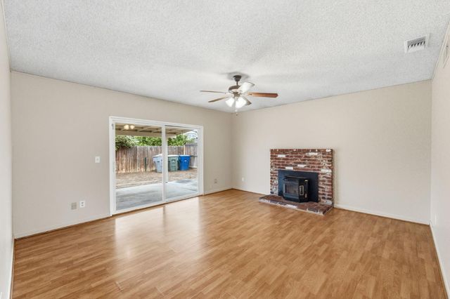 61 W Richert Avenue, Clovis, CA 93612