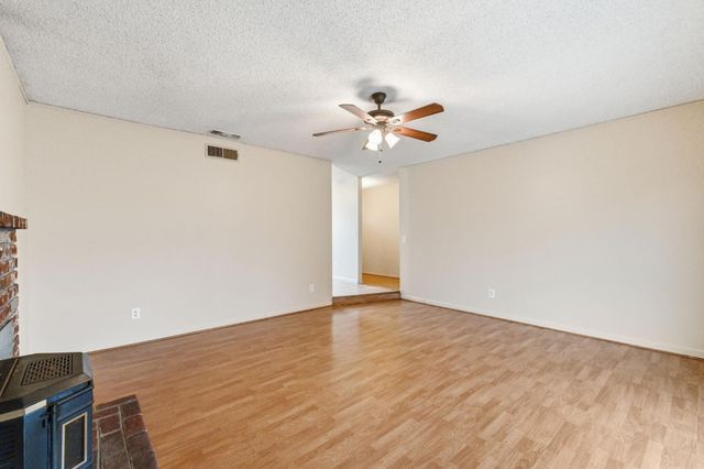 61 W Richert Avenue, Clovis, CA 93612