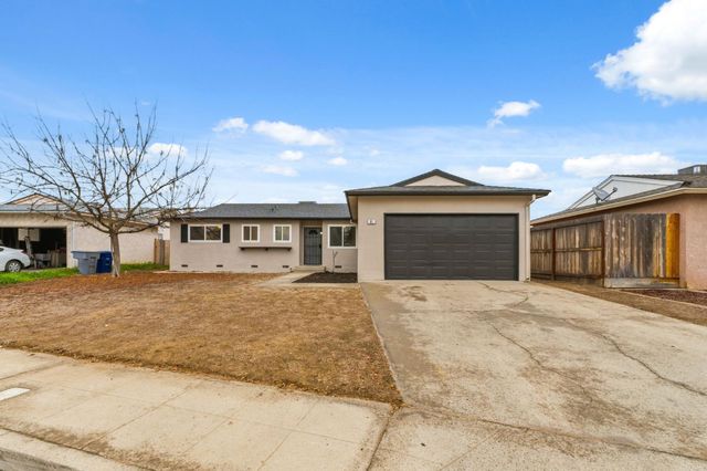 61 W Richert Avenue, Clovis, CA 93612