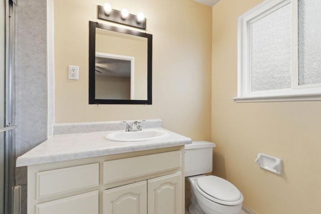 61 W Richert Avenue, Clovis, CA 93612