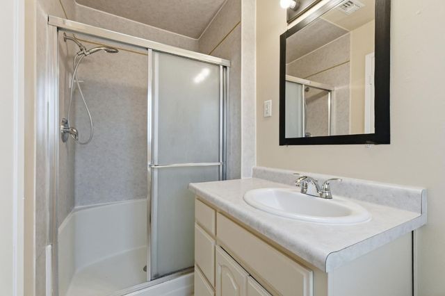 61 W Richert Avenue, Clovis, CA 93612