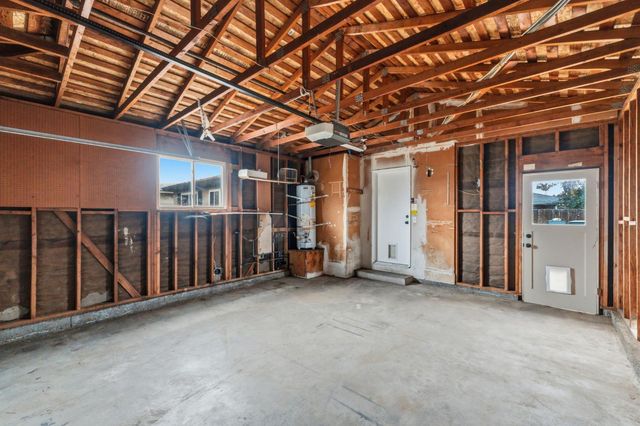 61 W Richert Avenue, Clovis, CA 93612