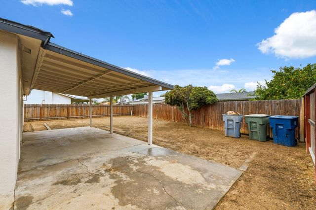 61 W Richert Avenue, Clovis, CA 93612