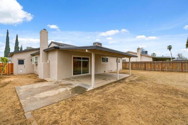 61 W Richert Avenue, Clovis, CA 93612