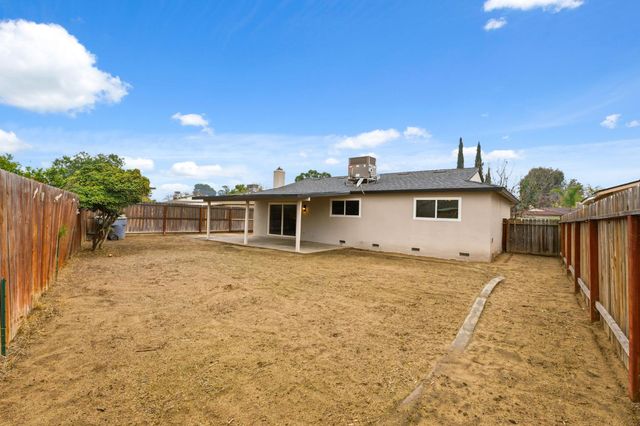 61 W Richert Avenue, Clovis, CA 93612