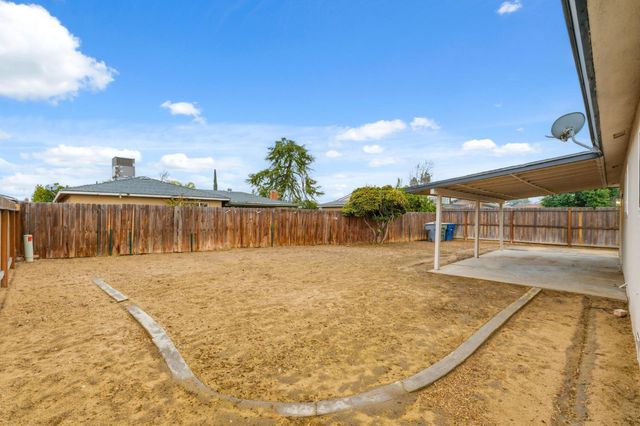 61 W Richert Avenue, Clovis, CA 93612