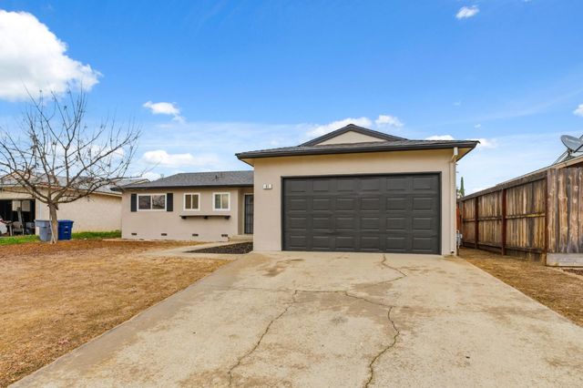 61 W Richert Avenue, Clovis, CA 93612
