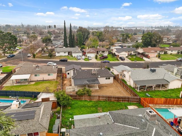 61 W Richert Avenue, Clovis, CA 93612