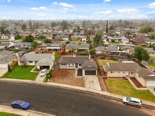 61 W Richert Avenue, Clovis, CA 93612