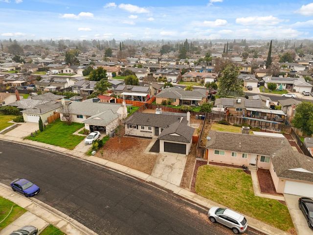 61 W Richert Avenue, Clovis, CA 93612