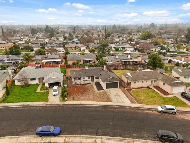 61 W Richert Avenue, Clovis, CA 93612