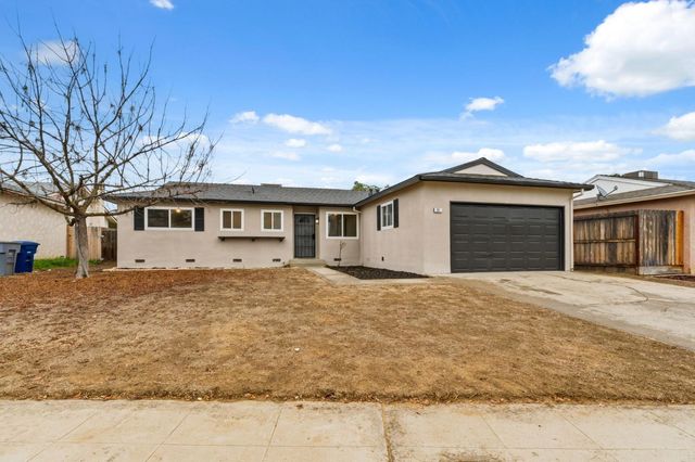 61 W Richert Avenue, Clovis, CA 93612