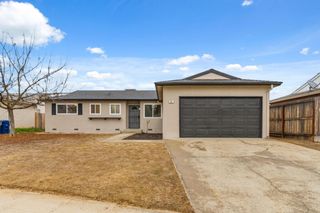 61 W Richert Avenue, Clovis, CA 93612