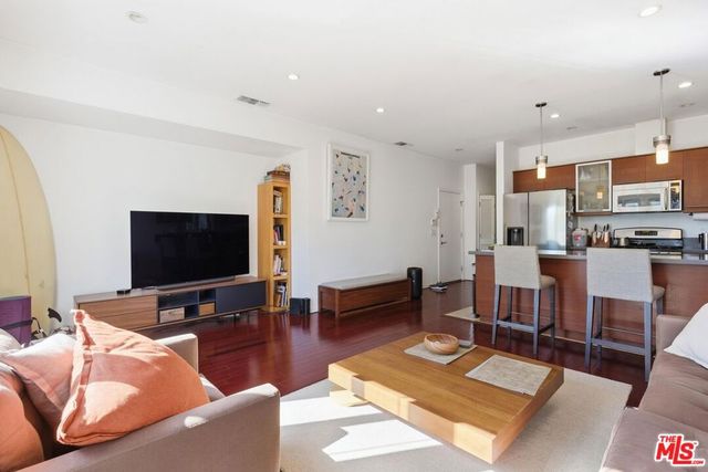 635 N Windsor Boulevard, Los Angeles, CA 90004