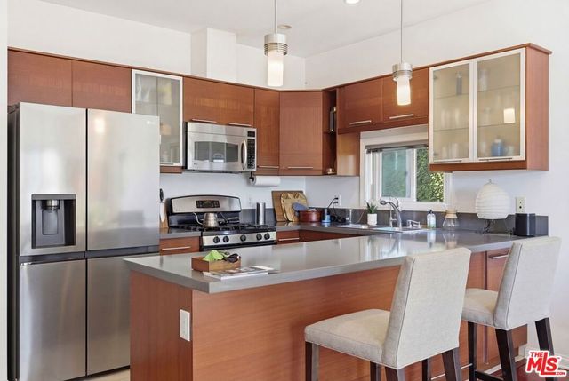 635 N Windsor Boulevard, Los Angeles, CA 90004