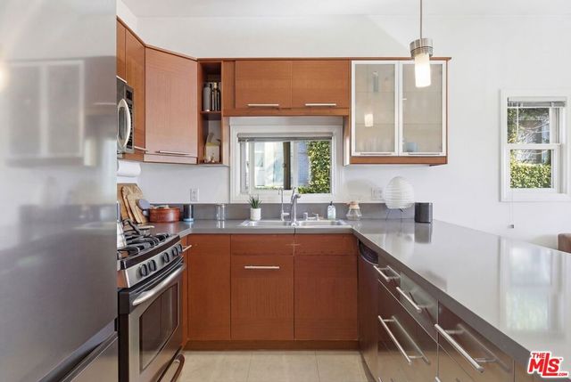 635 N Windsor Boulevard, Los Angeles, CA 90004