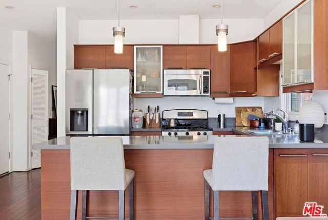 635 N Windsor Boulevard, Los Angeles, CA 90004