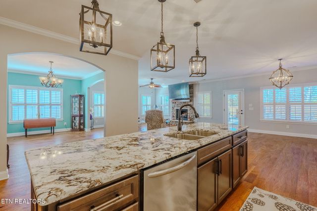 159 Silver Maple St, Lenoir City, TN 37771