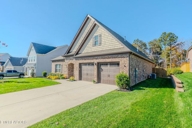 159 Silver Maple St, Lenoir City, TN 37771