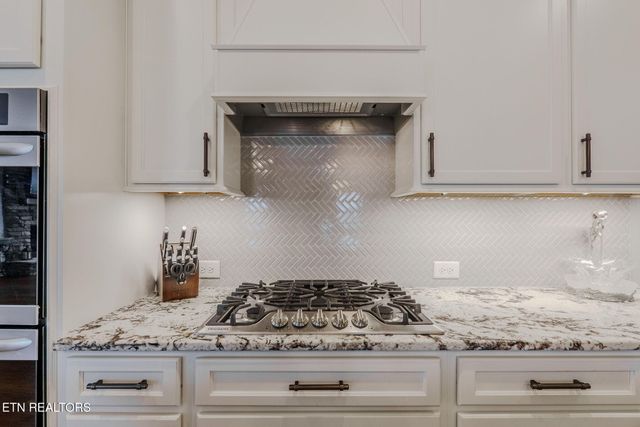 159 Silver Maple St, Lenoir City, TN 37771