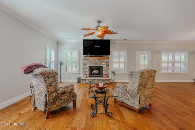 159 Silver Maple St, Lenoir City, TN 37771