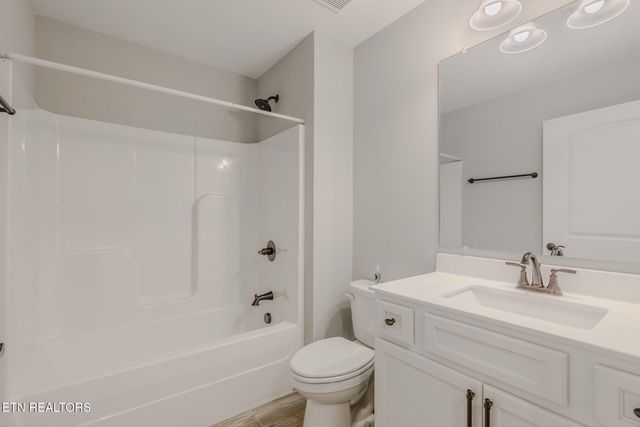 159 Silver Maple St, Lenoir City, TN 37771